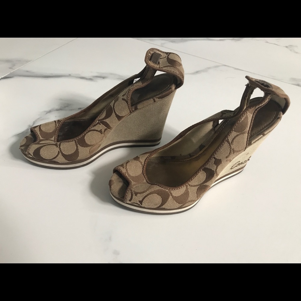 Coach Wedge - Picture 2 of 4